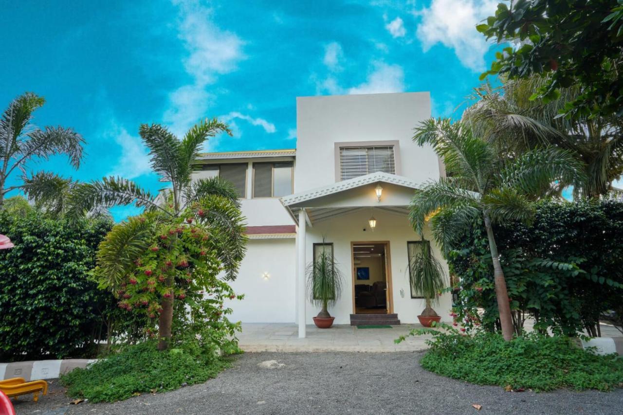 White Coco House 4Bhk Villa Nashik Exteriör bild
