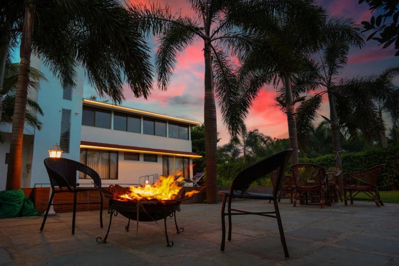White Coco House 4Bhk Villa Nashik Exteriör bild